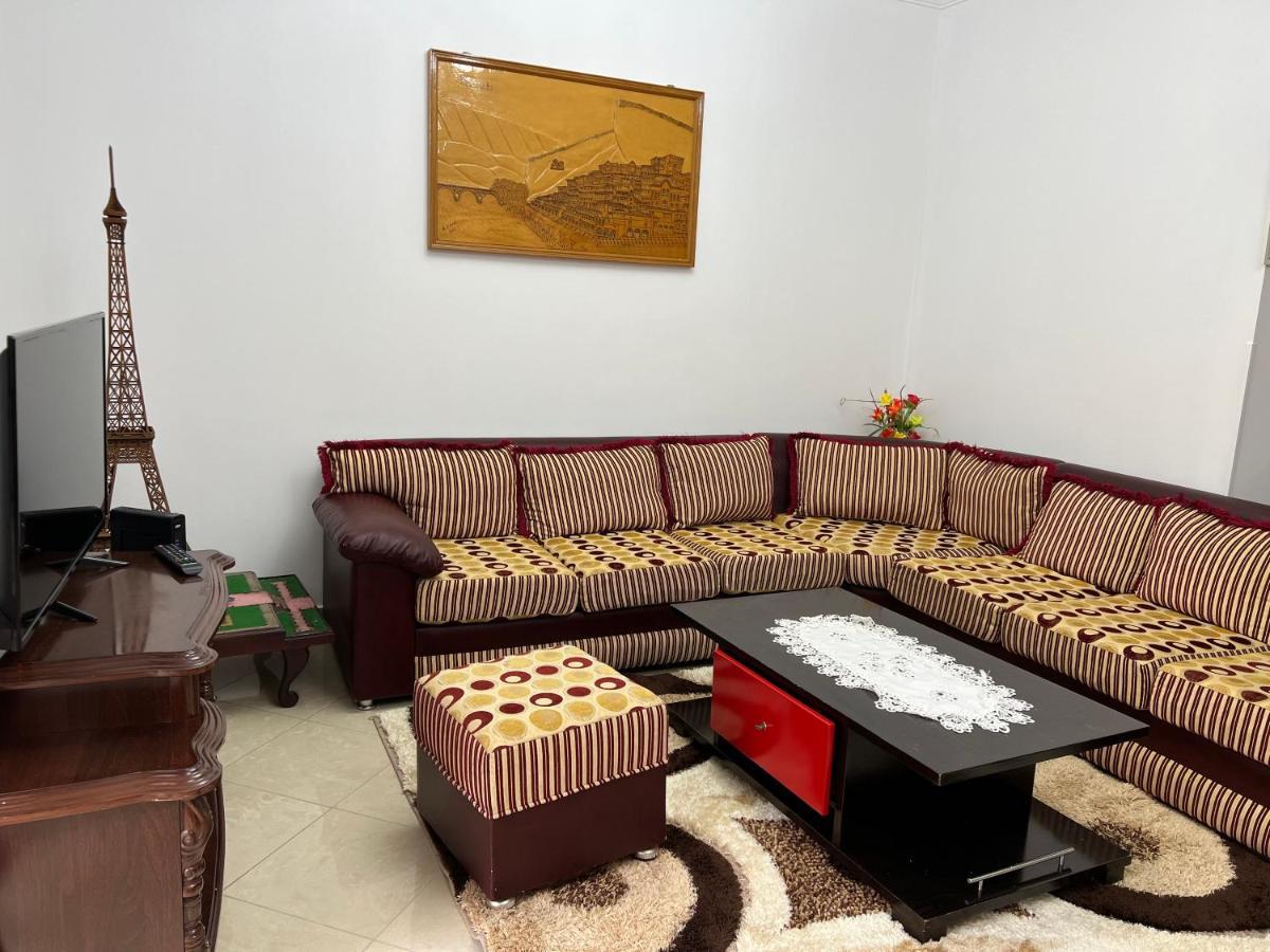 Entire Apartment Castle View 培拉特 外观 照片