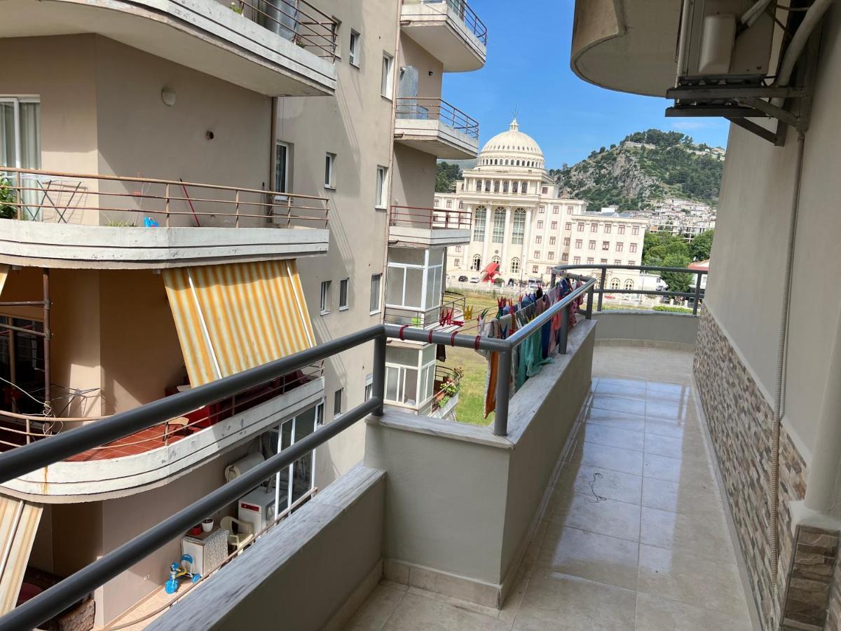 Entire Apartment Castle View 培拉特 外观 照片
